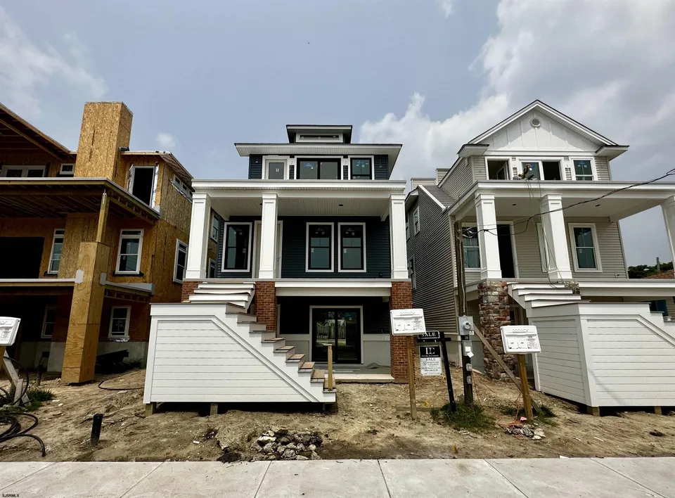 We see the front of a new construction home in Ocean City, NJ.
